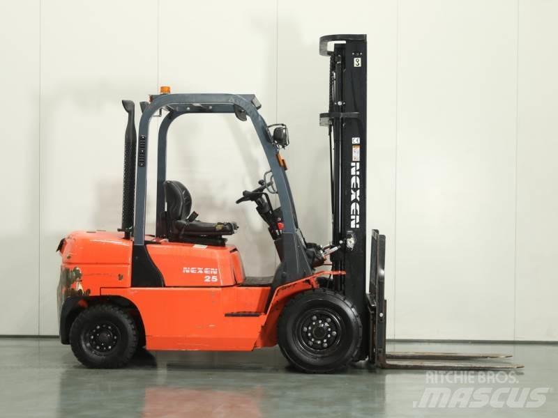 Nexen FDR25 Diesel gaffeltrucks
