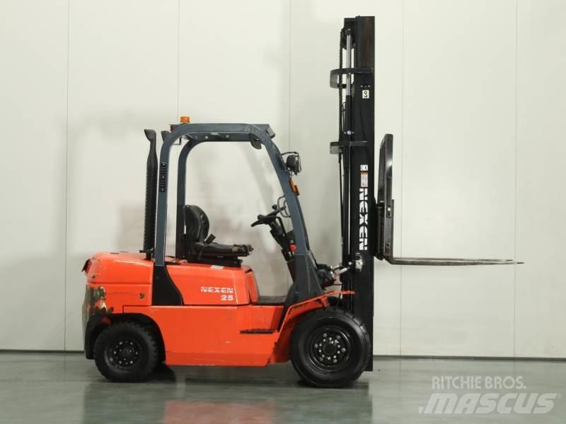 Nexen FDR25 Diesel gaffeltrucks