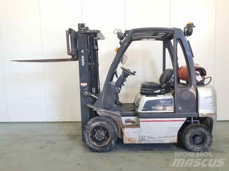 Nissan U1D272520 LPG gaffeltrucks
