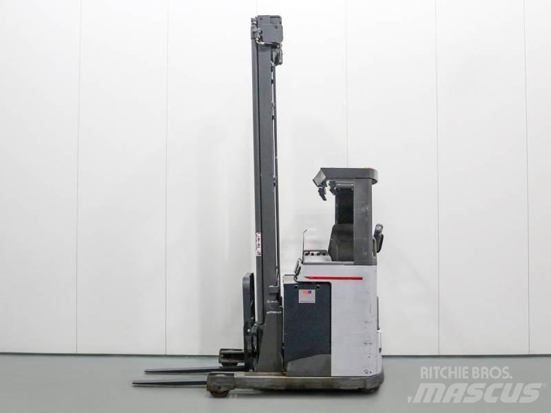 Nissan UNS161 Reachtruck