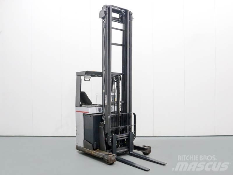 Nissan UNS161 Reachtruck