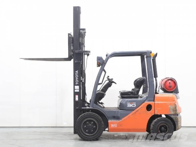 Toyota 02-8FGF30 LPG gaffeltrucks