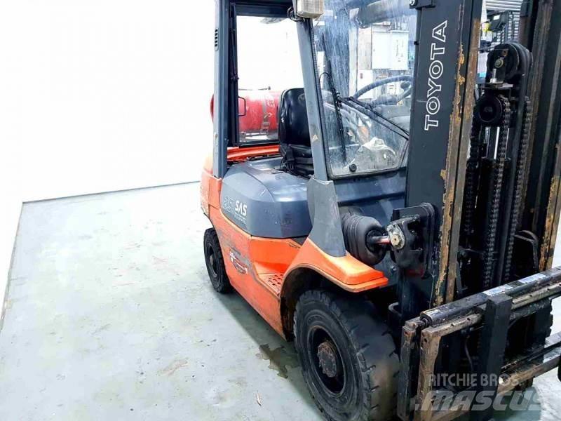 Toyota 42-7FGF25 LPG gaffeltrucks