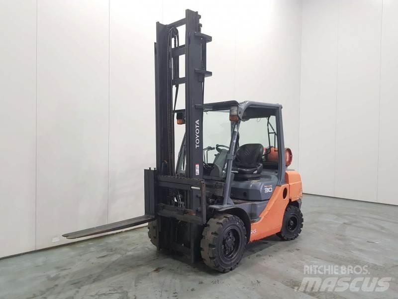 Toyota 8FGF30 LPG gaffeltrucks