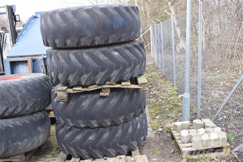 JCB 4 CX Dæk, hjul og fælge