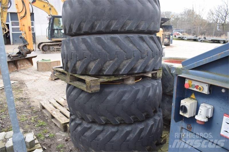JCB 4 CX Dæk, hjul og fælge