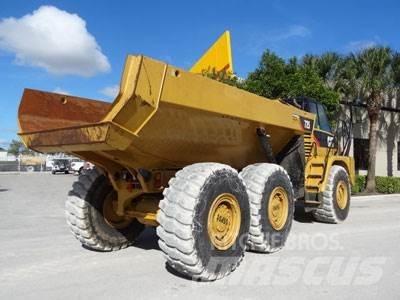 CAT 725 Terrængående lastbiler