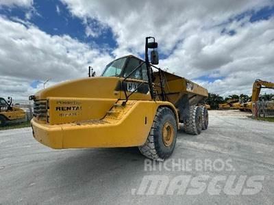 CAT 740 Terrængående lastbiler