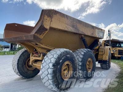 CAT 740B Terrængående lastbiler