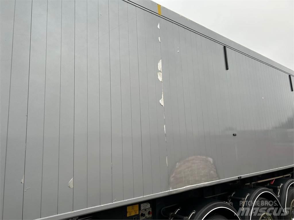AMT 4-aks 60m3 Semi-trailer med tip