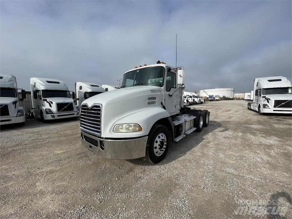 Mack CXU613 Trækkere