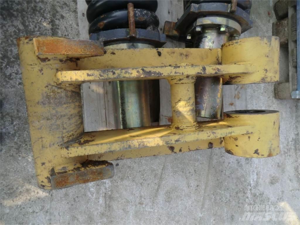 CAT 231D Chassis og suspension