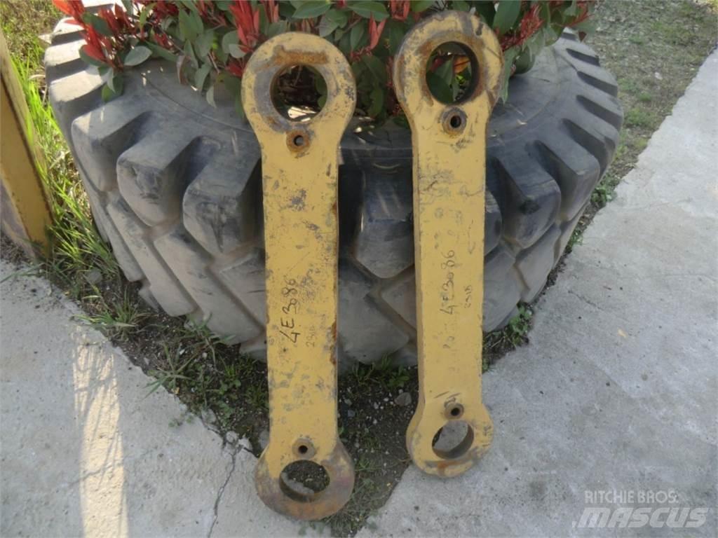 CAT 231D Chassis og suspension