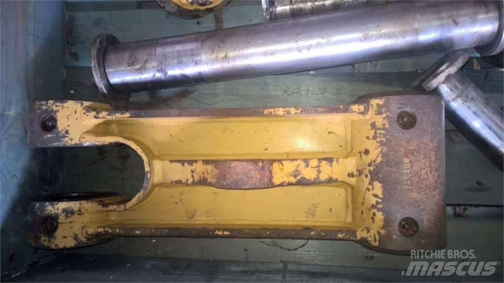 CAT 312D Chassis og suspension