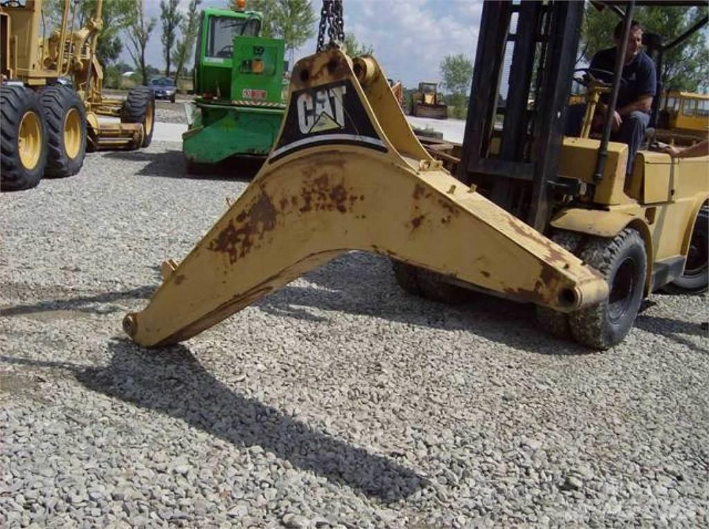 CAT 438C Chassis og suspension