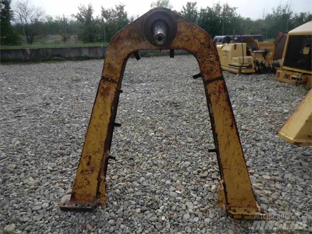 CAT 735 Chassis og suspension