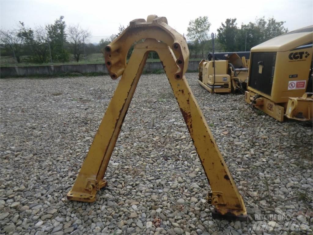 CAT 735 Chassis og suspension