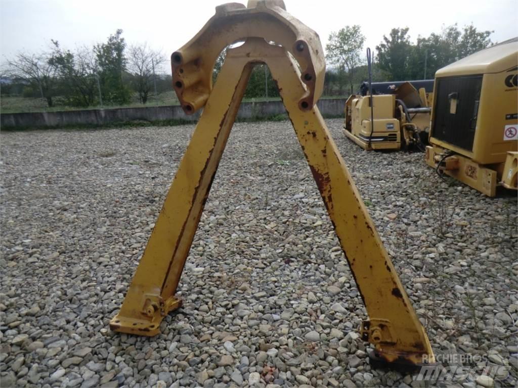 CAT 735 Chassis og suspension