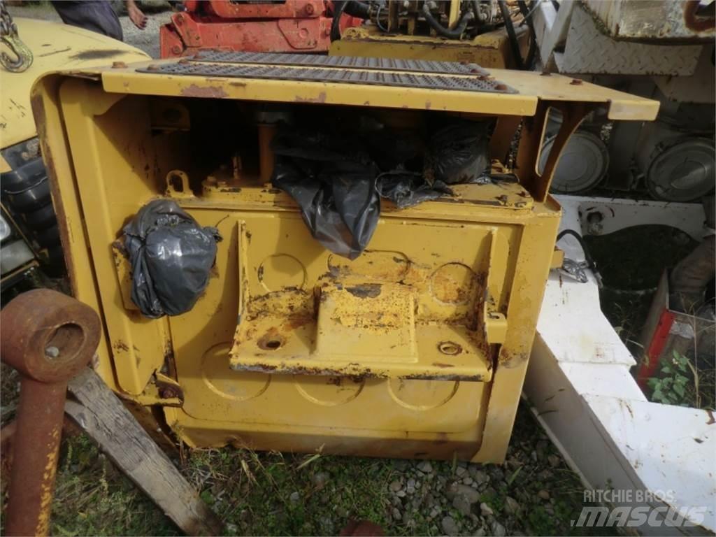 CAT 735 Chassis og suspension