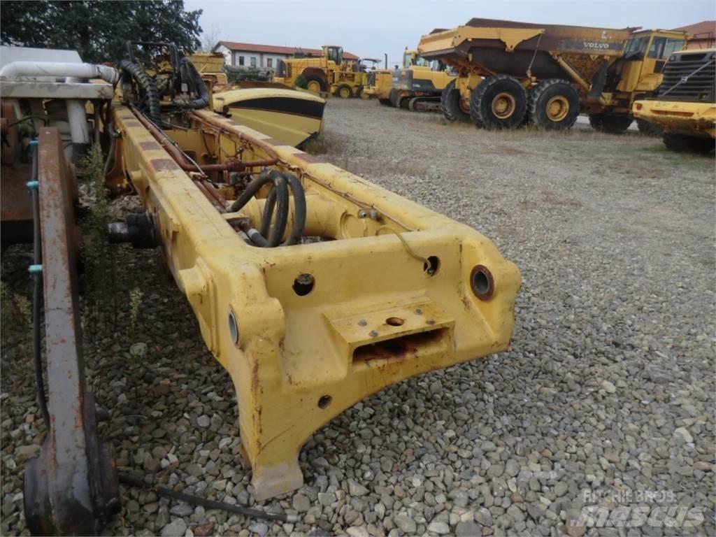 CAT 735 Chassis og suspension