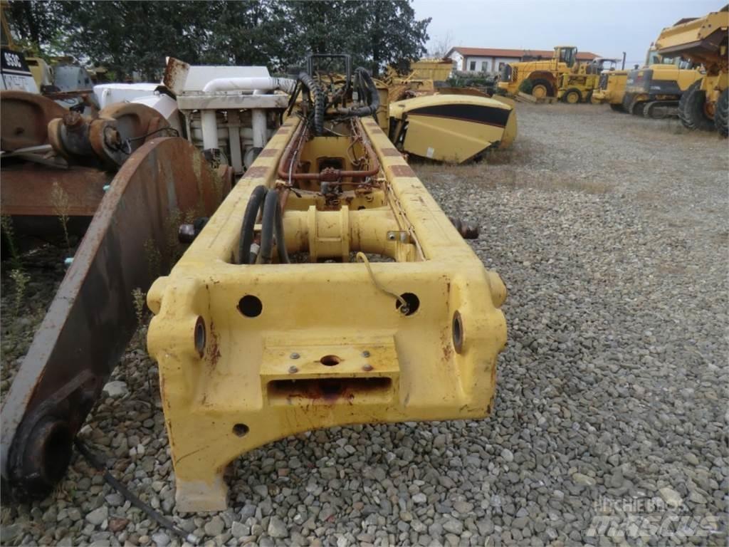 CAT 735 Chassis og suspension