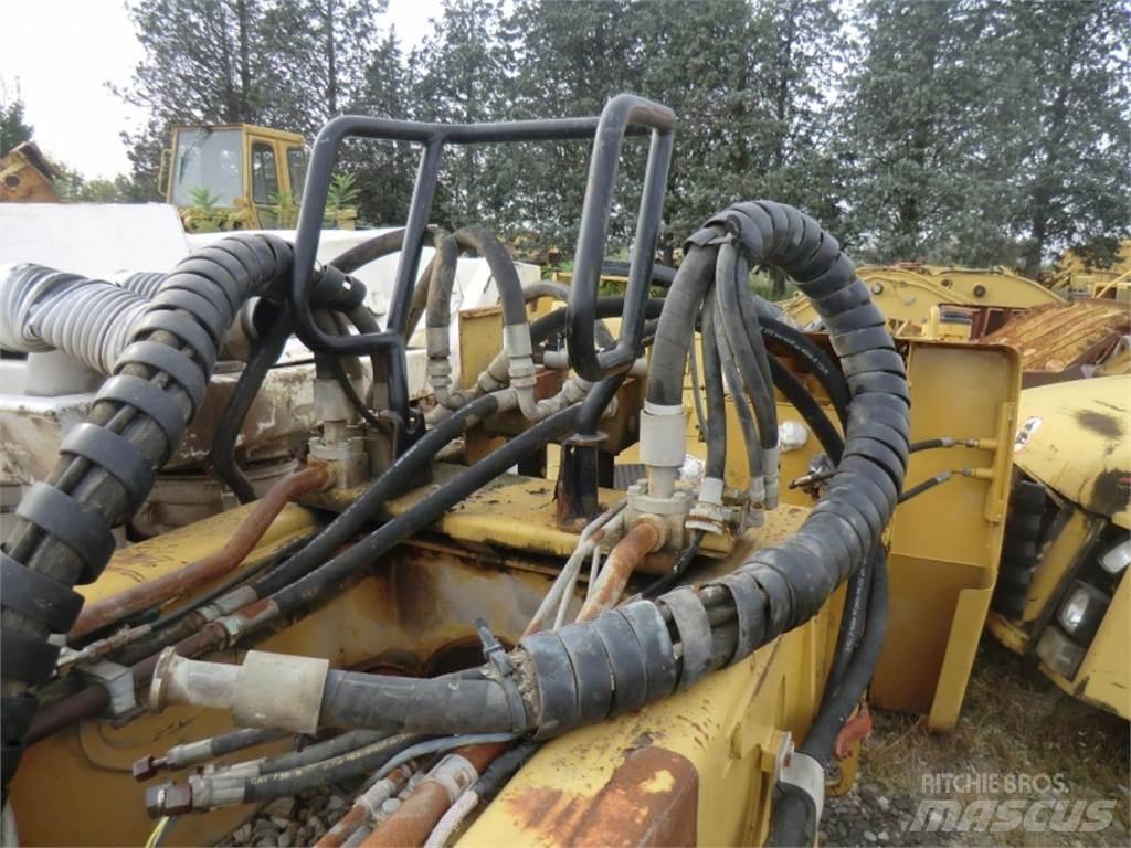 CAT 735 Chassis og suspension