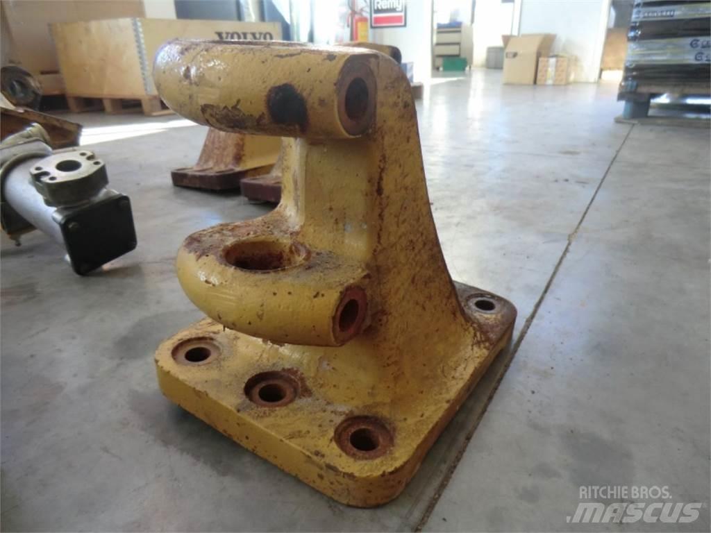 CAT 735 Chassis og suspension
