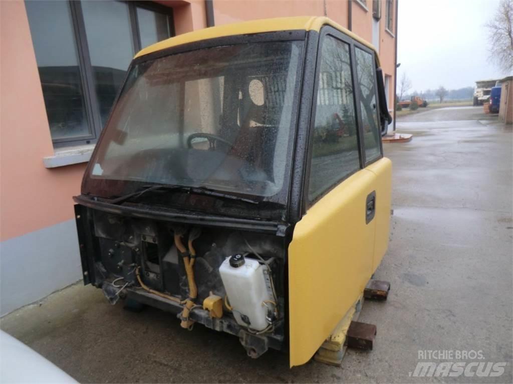 CAT 735 Chassis og suspension