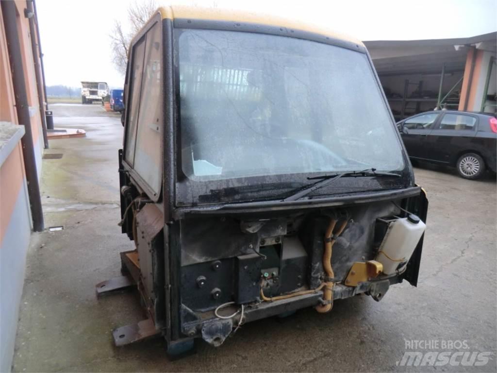 CAT 735 Chassis og suspension