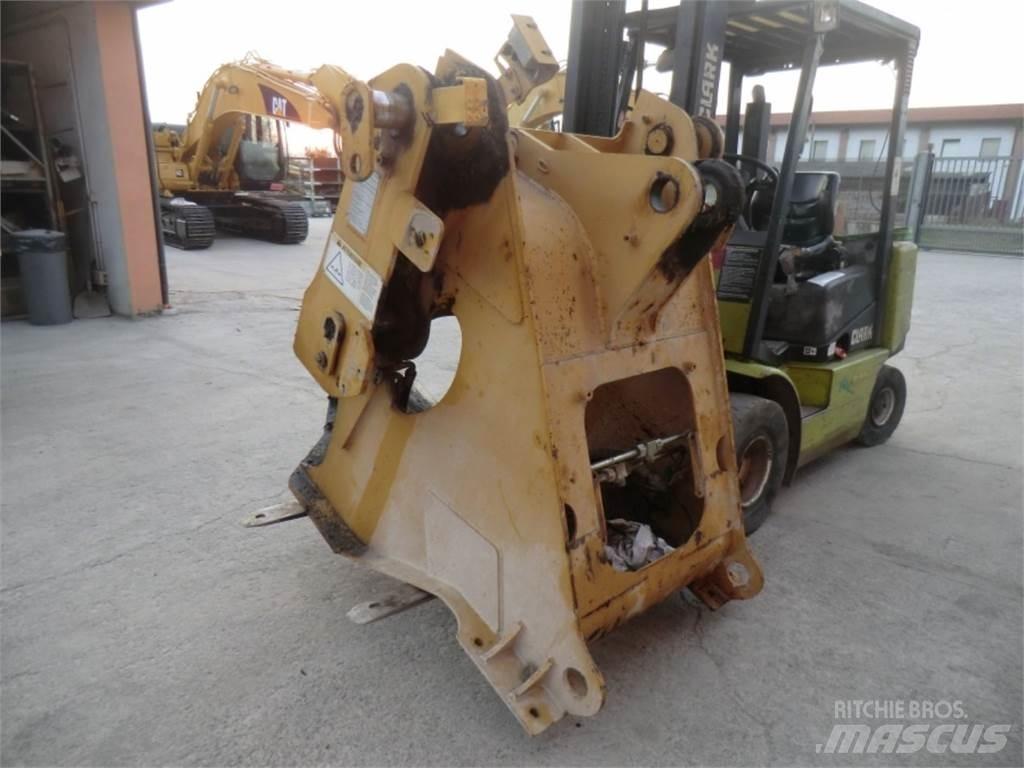 CAT 928G Chassis og suspension