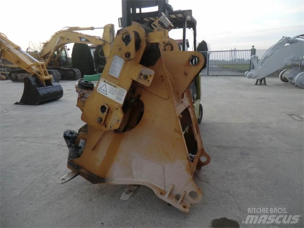 CAT 928G Chassis og suspension