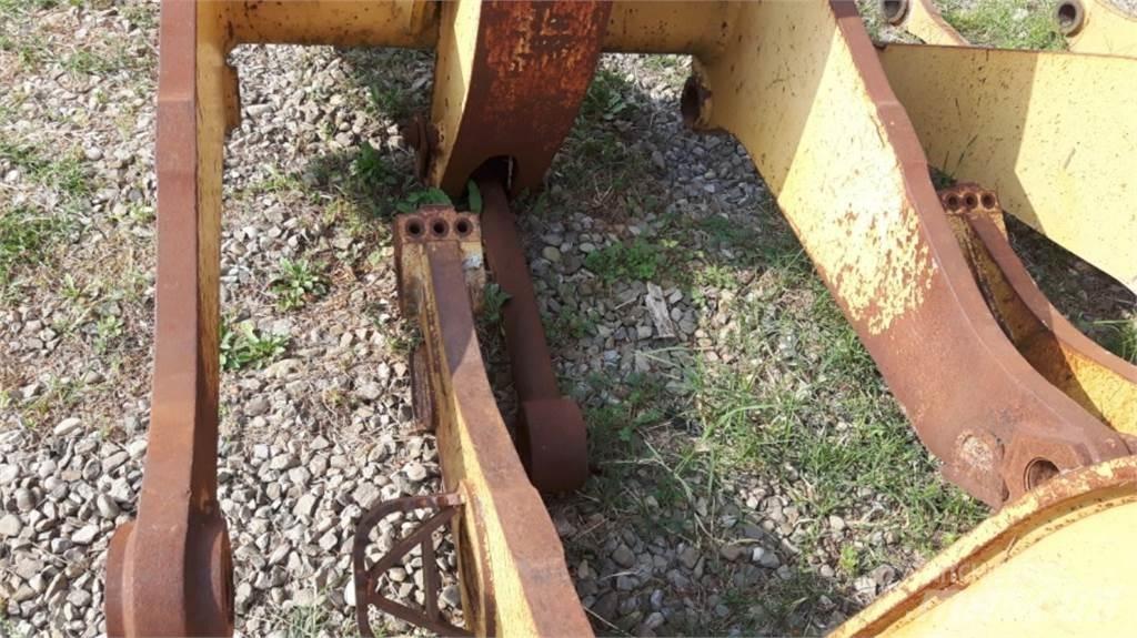 CAT 953 Chassis og suspension