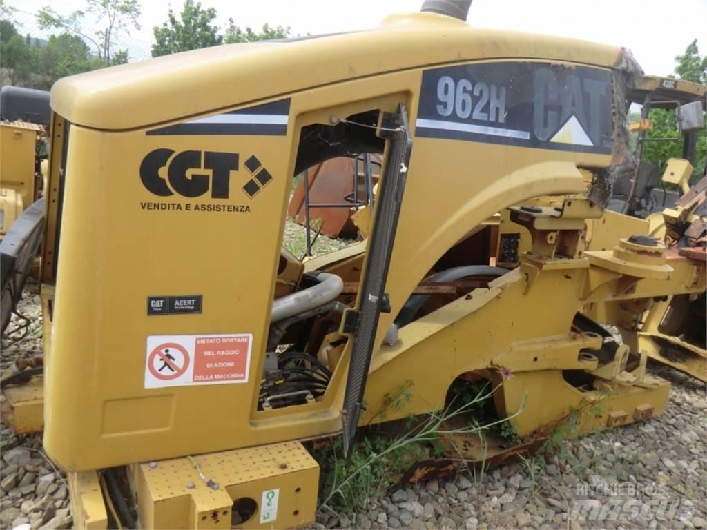 CAT 962H Chassis og suspension
