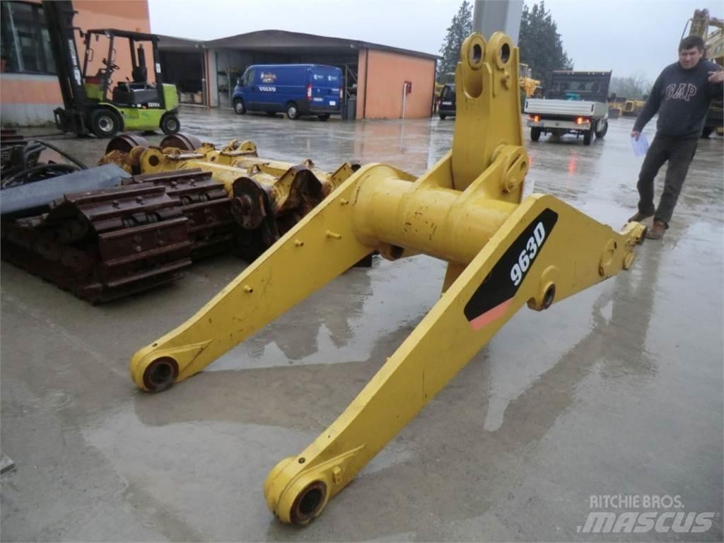 CAT 963D Chassis og suspension