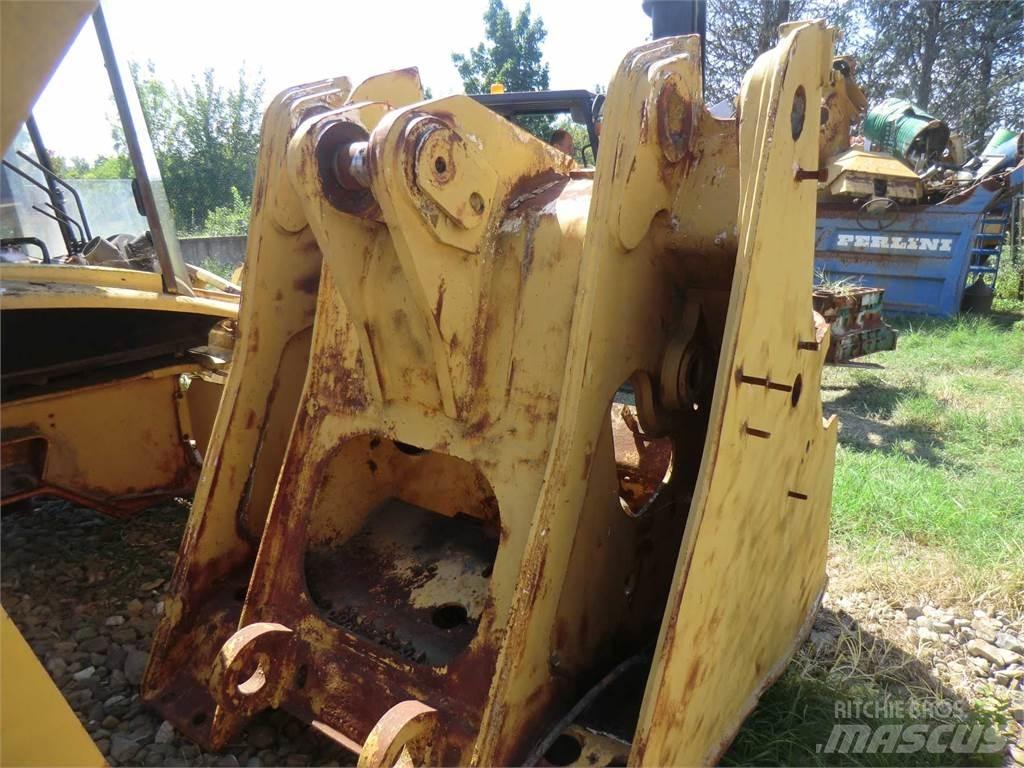 CAT 963D Chassis og suspension