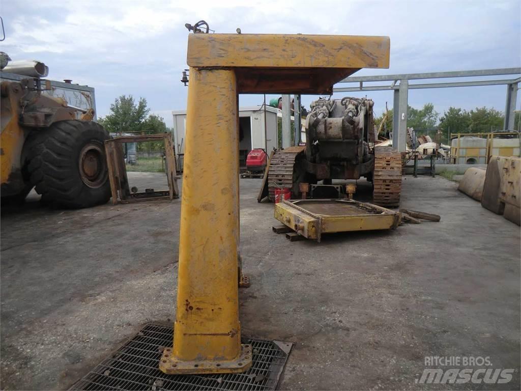 CAT 988B Chassis og suspension