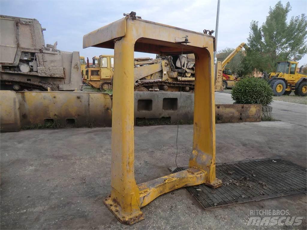 CAT 988B Chassis og suspension