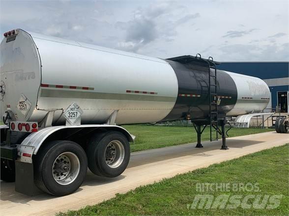 Etnyre ARA 7,250 Semi-trailer med Tank
