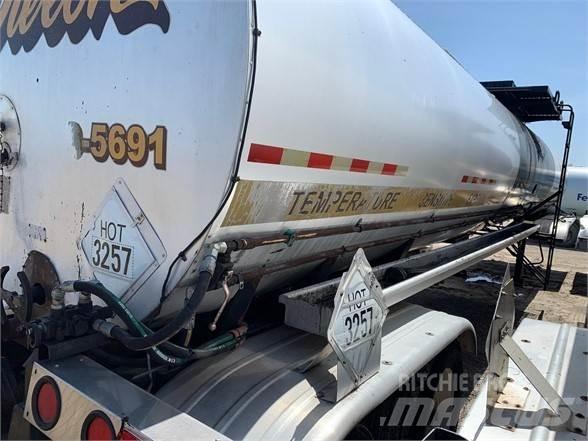 Etnyre STEEL 7,500 Semi-trailer med Tank