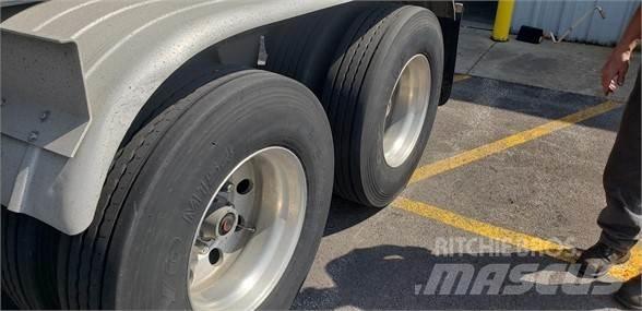 Polar AEB6 9,500-4 Semi-trailer med Tank