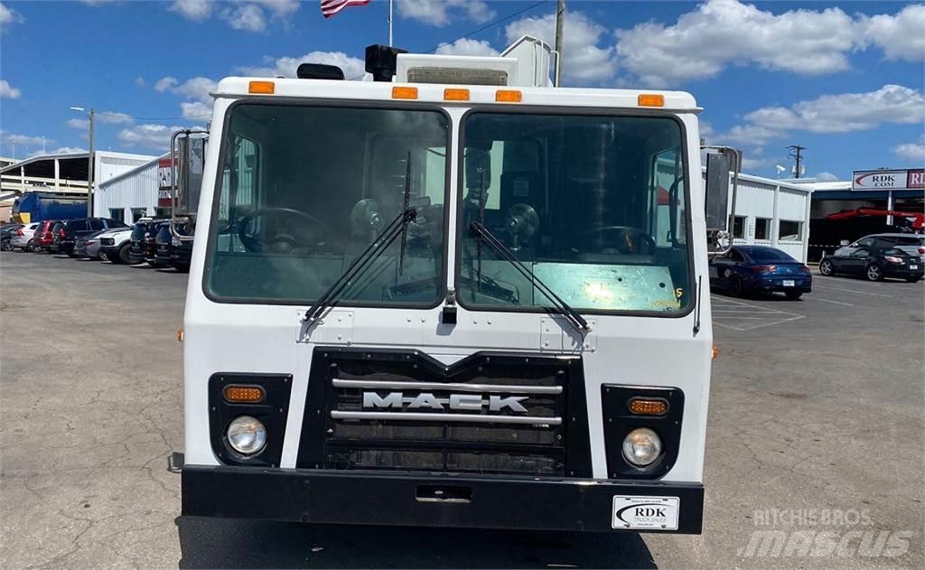 Mack LEU613 Renovationslastbiler