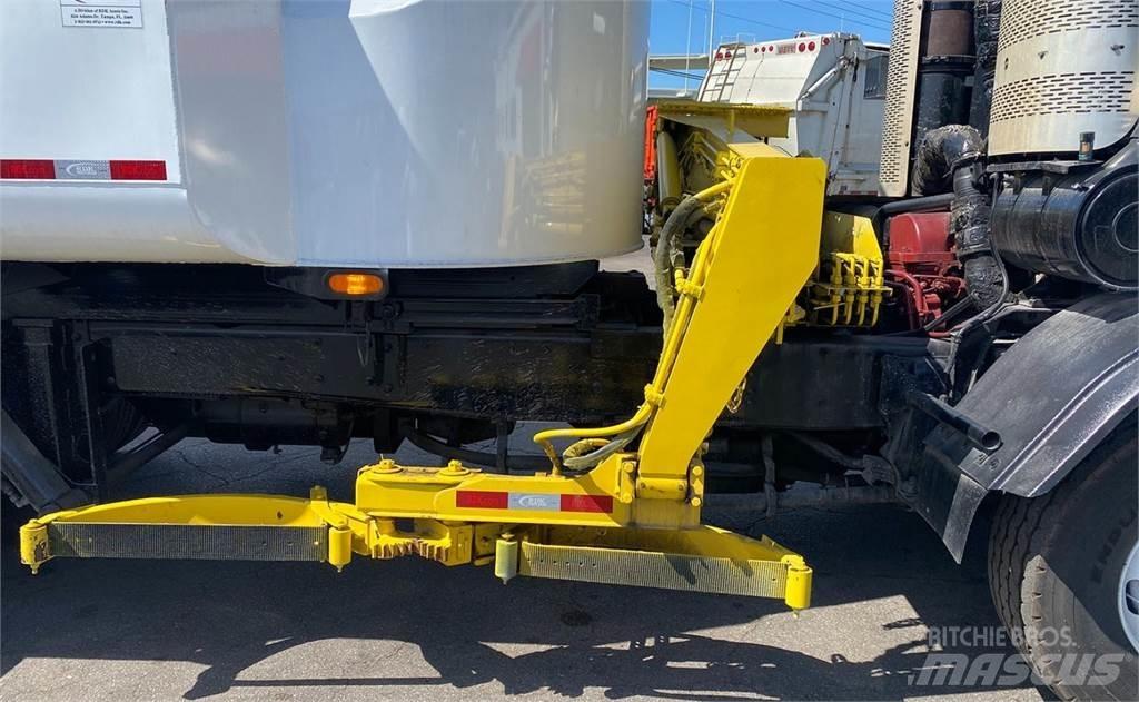 Mack LEU613 Renovationslastbiler