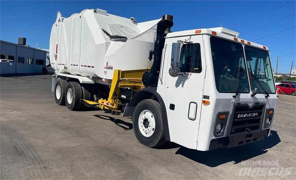 Mack LEU613 Renovationslastbiler