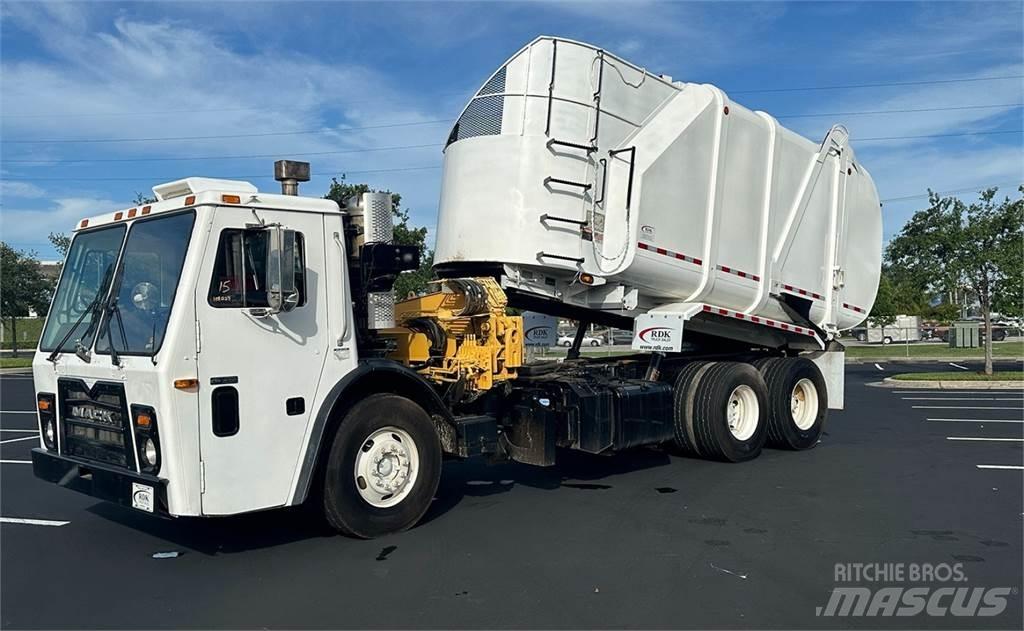 Mack LEU613 Renovationslastbiler