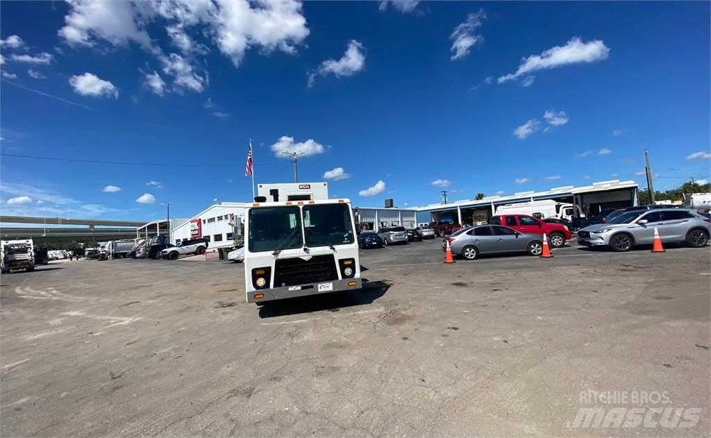 Mack LEU613 Renovationslastbiler