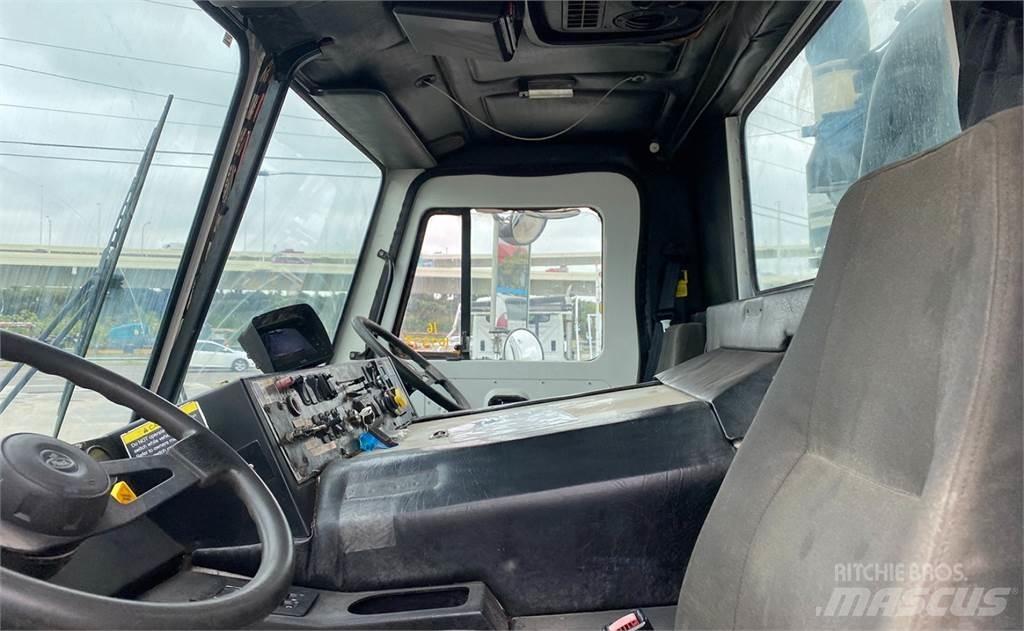 Mack LEU613 Renovationslastbiler