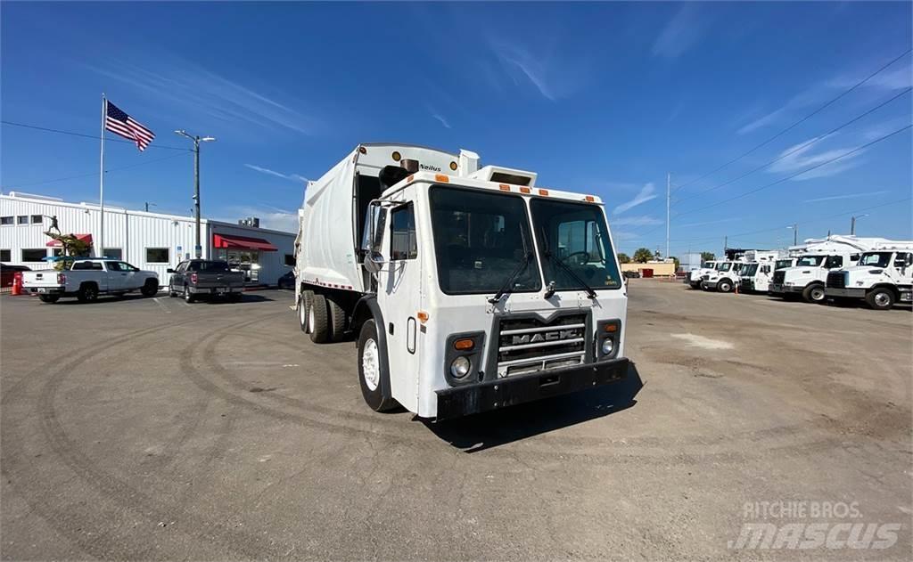 Mack LEU613 Renovationslastbiler