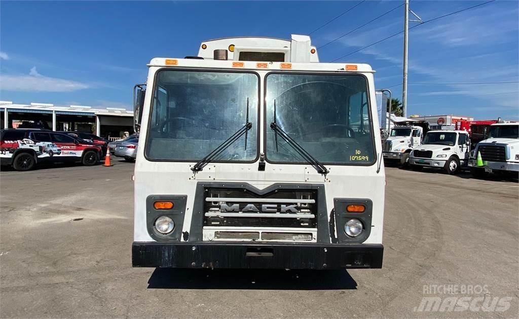Mack LEU613 Renovationslastbiler