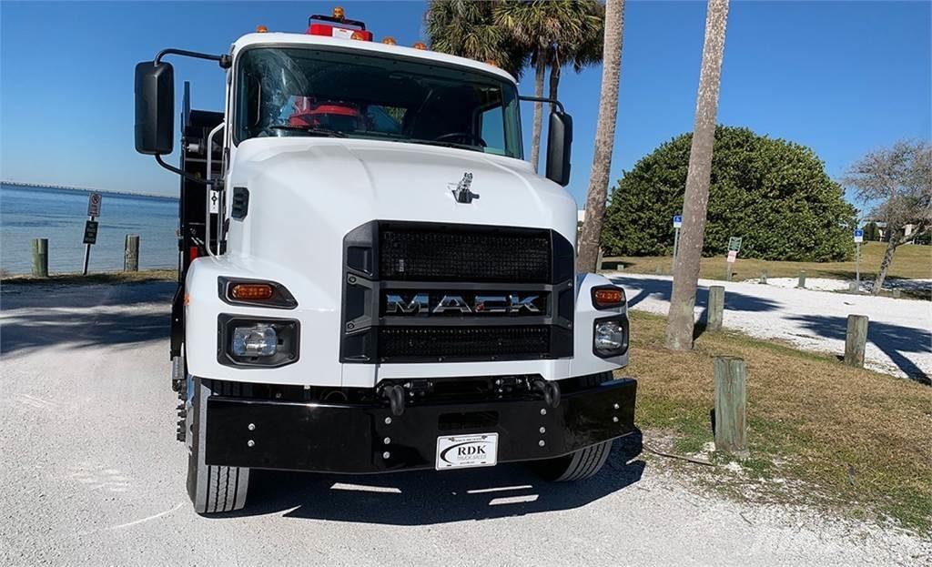 Mack MD7 Gribere