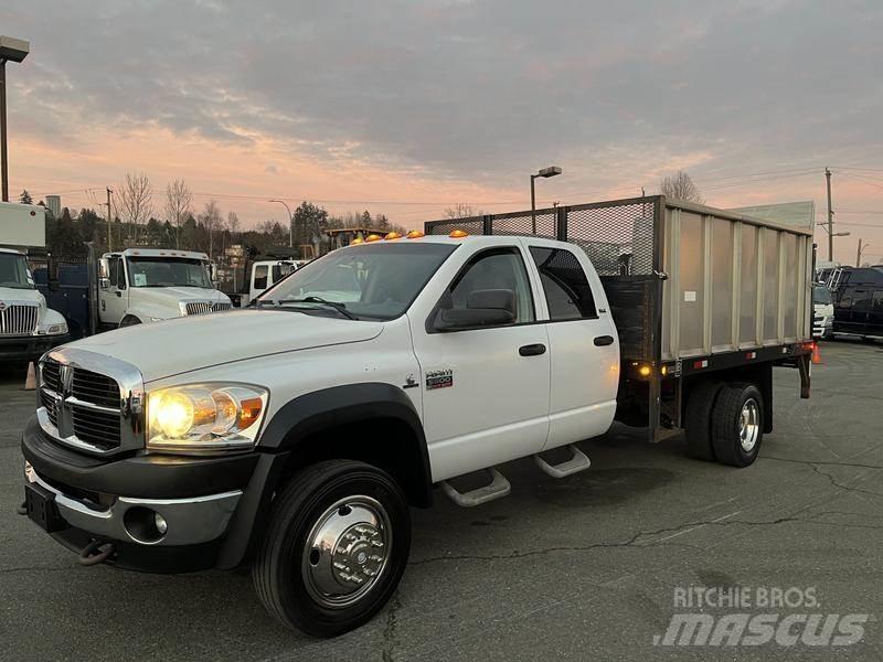 Dodge Ram 5500 Lastbil med lad/Flatbed